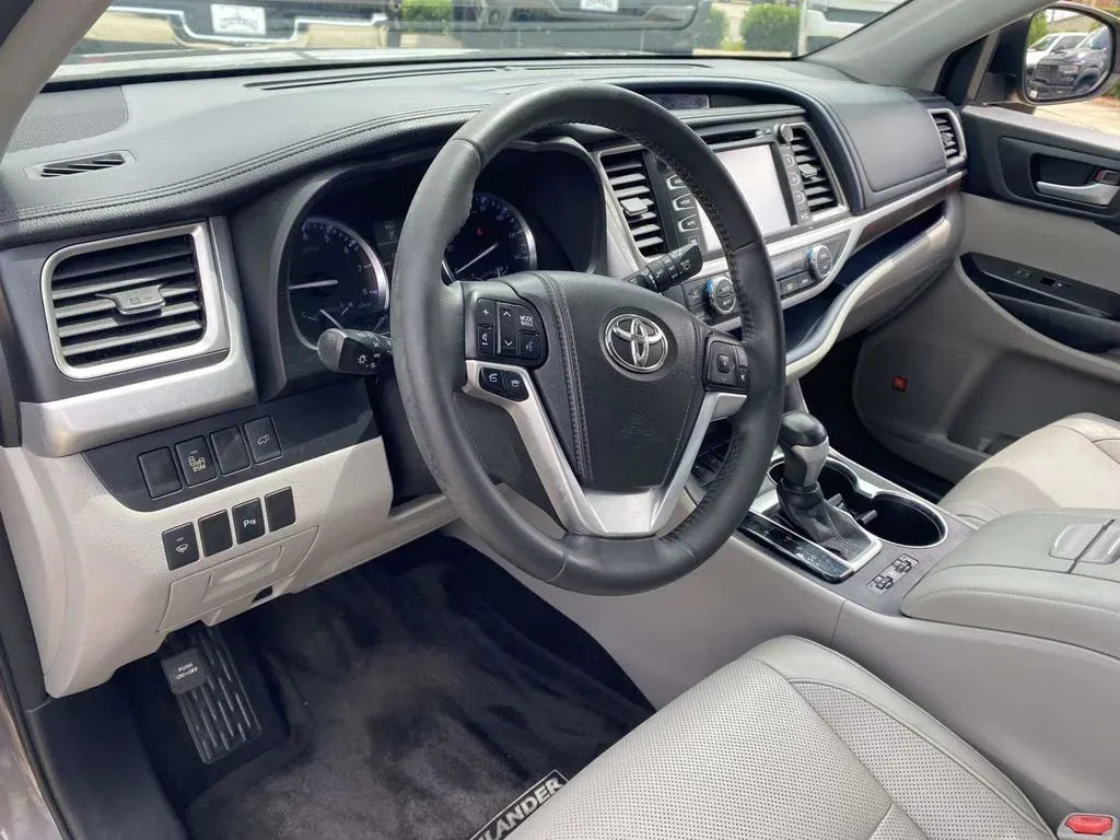 2014 Toyota Highlander Limited thumbnail 52