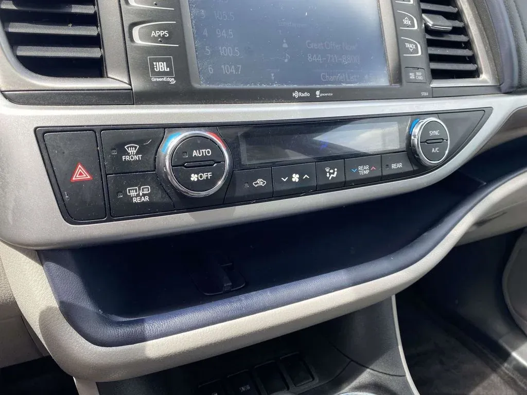 2014 Toyota Highlander Limited thumbnail 54