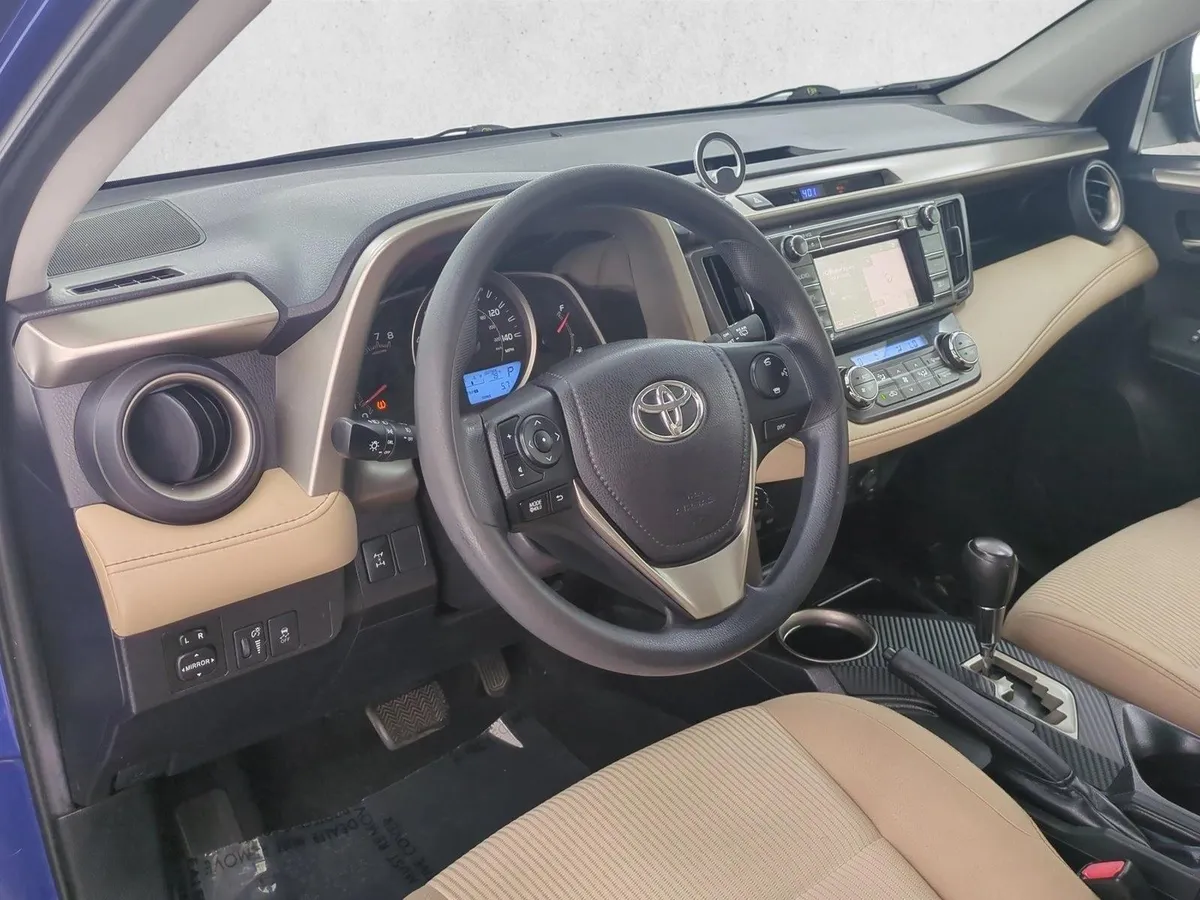 2014 Toyota RAV4 XLE thumbnail 10