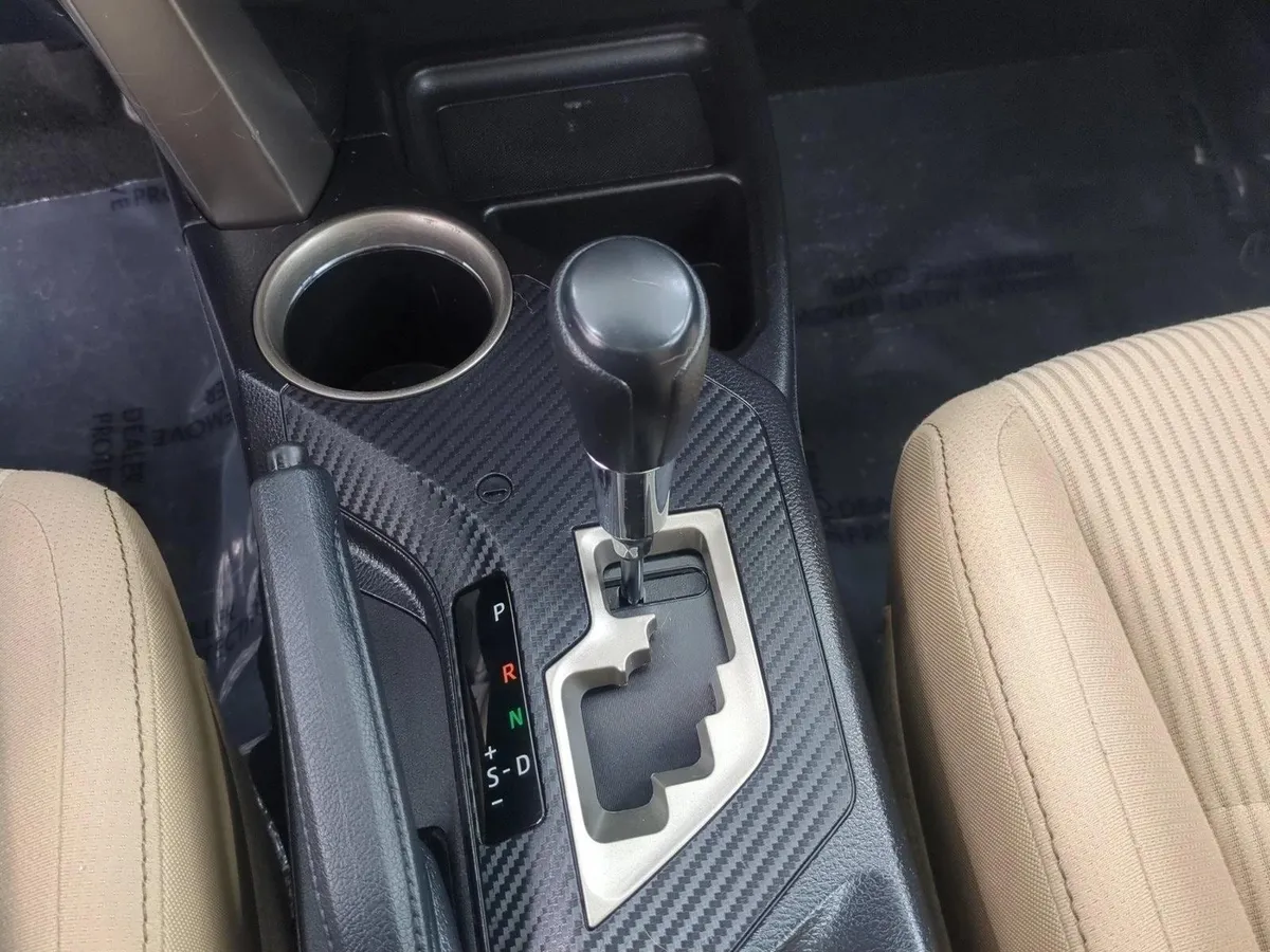 2014 Toyota RAV4 XLE thumbnail 12