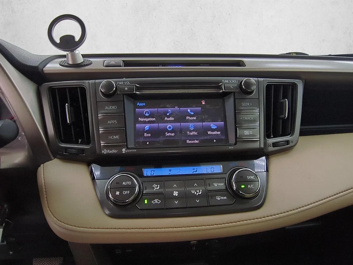 2014 Toyota RAV4 XLE thumbnail 15