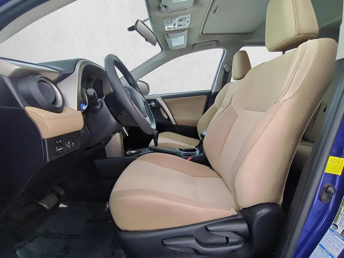 2014 Toyota RAV4 XLE thumbnail 17