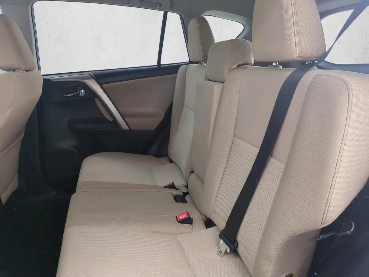 2014 Toyota RAV4 XLE thumbnail 22