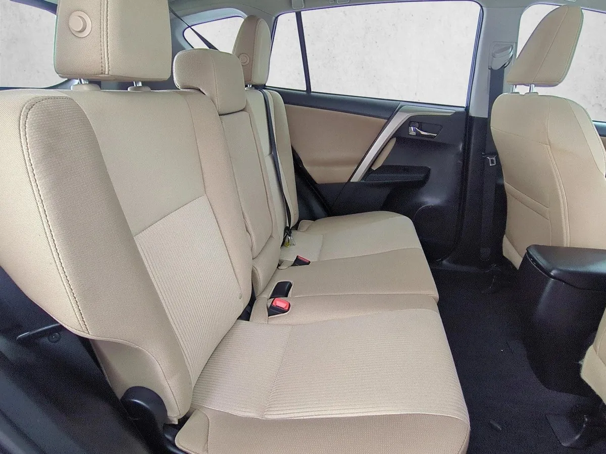 2014 Toyota RAV4 XLE thumbnail 24