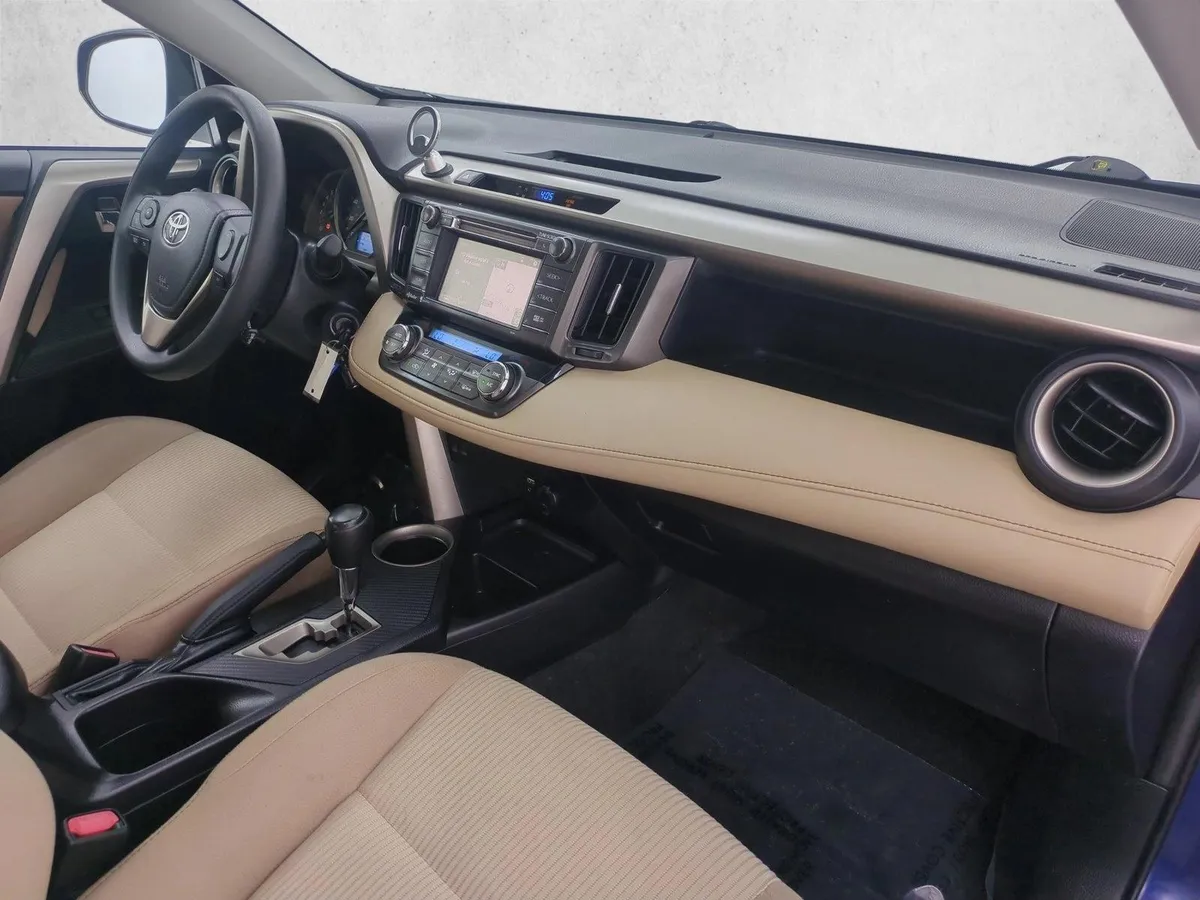 2014 Toyota RAV4 XLE thumbnail 26
