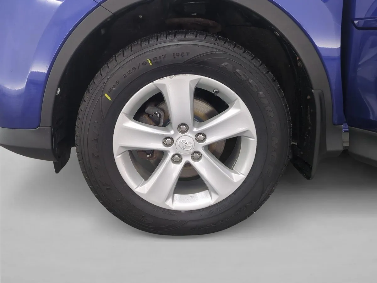 2014 Toyota RAV4 XLE thumbnail 28