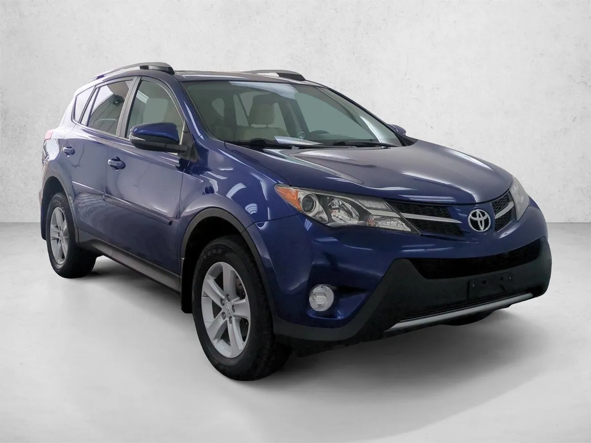 2014 Toyota RAV4 XLE thumbnail 3