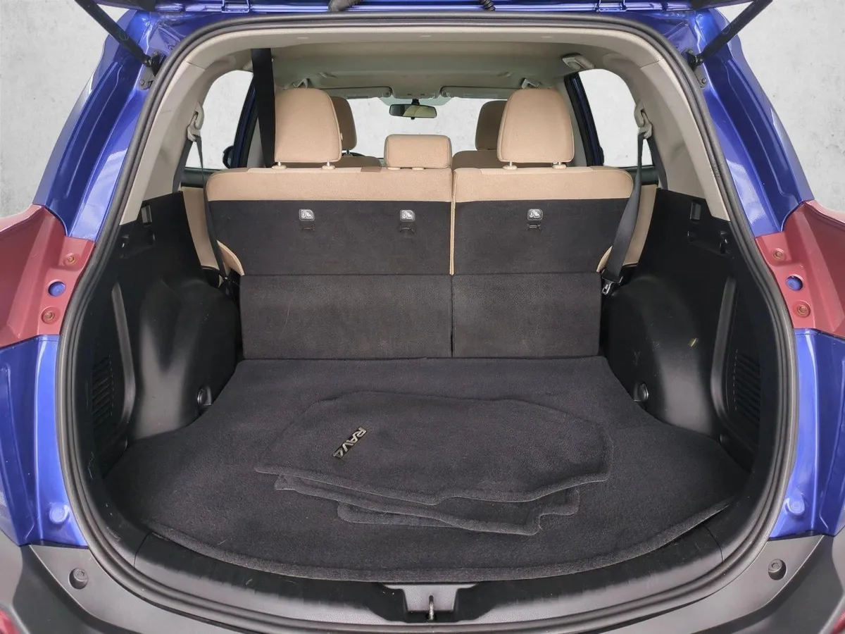 2014 Toyota RAV4 XLE thumbnail 6