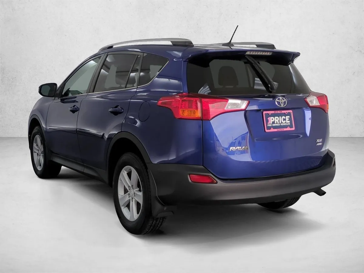 2014 Toyota RAV4 XLE thumbnail 8