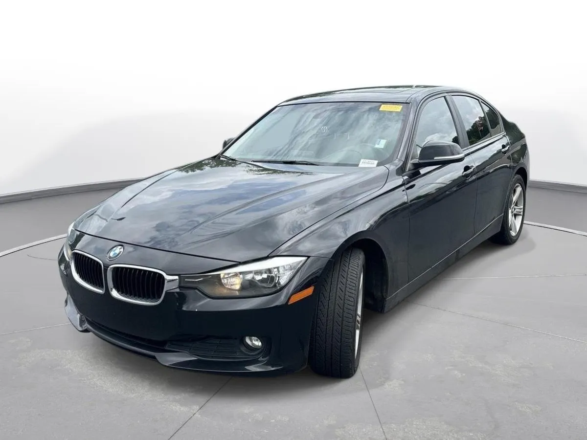 2015 BMW 3 Series 320i xDrive thumbnail 2