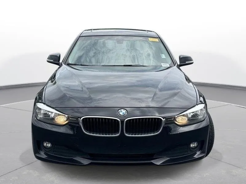 2015 BMW 3 Series 320i xDrive thumbnail 3