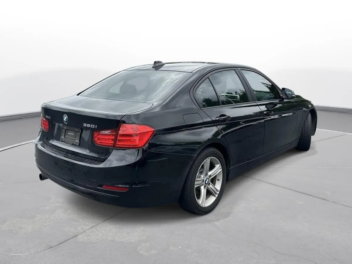 2015 BMW 3 Series 320i xDrive thumbnail 6