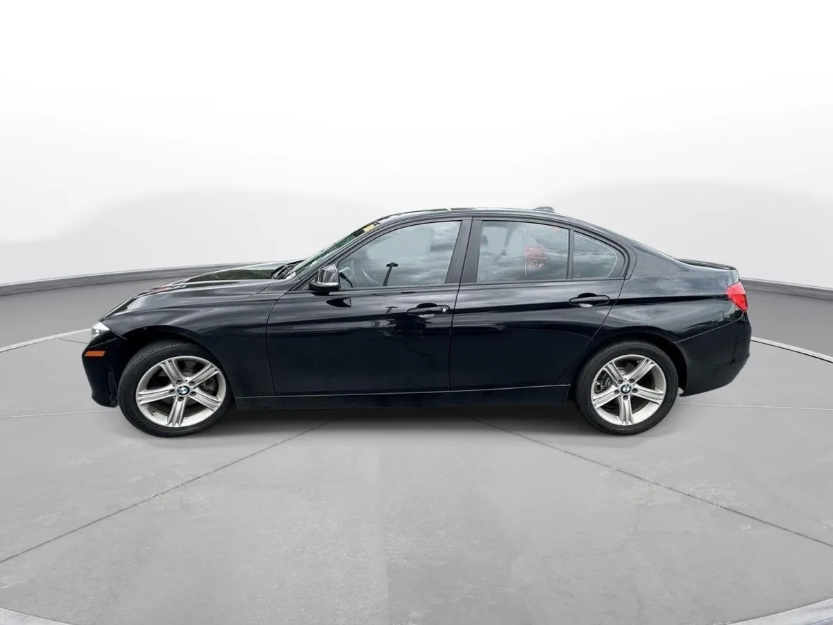 2015 BMW 3 Series 320i xDrive thumbnail 9