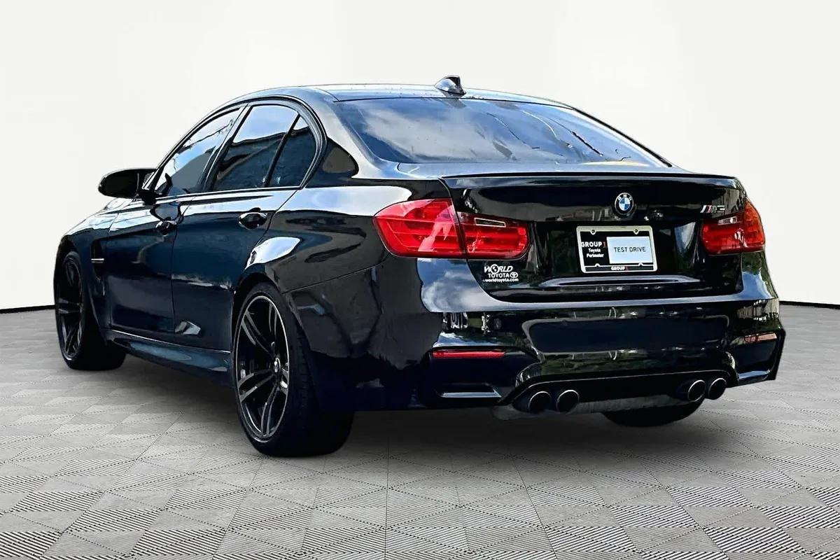 2015 BMW M3 Sedan thumbnail 12