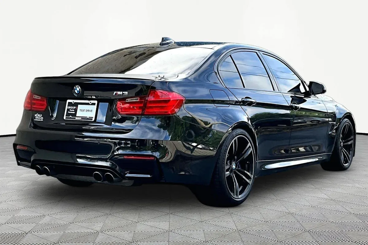 2015 BMW M3 Sedan thumbnail 13