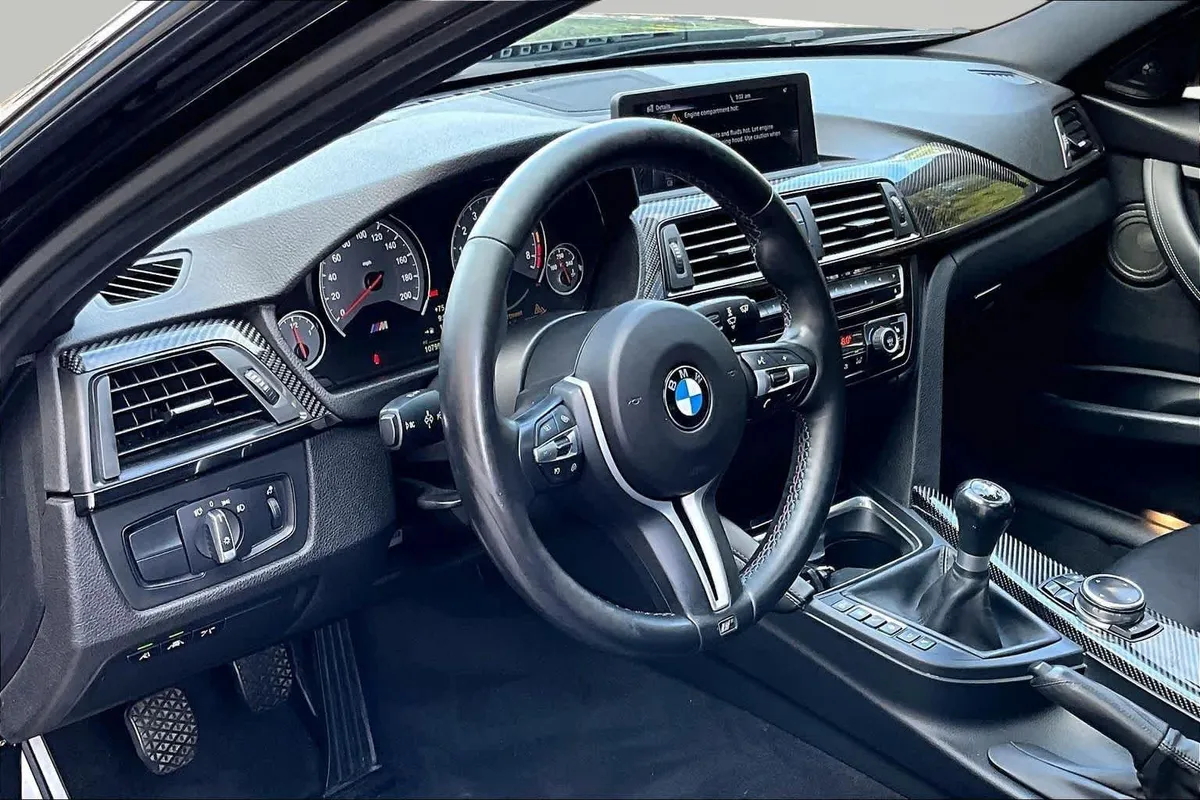 2015 BMW M3 Sedan thumbnail 18