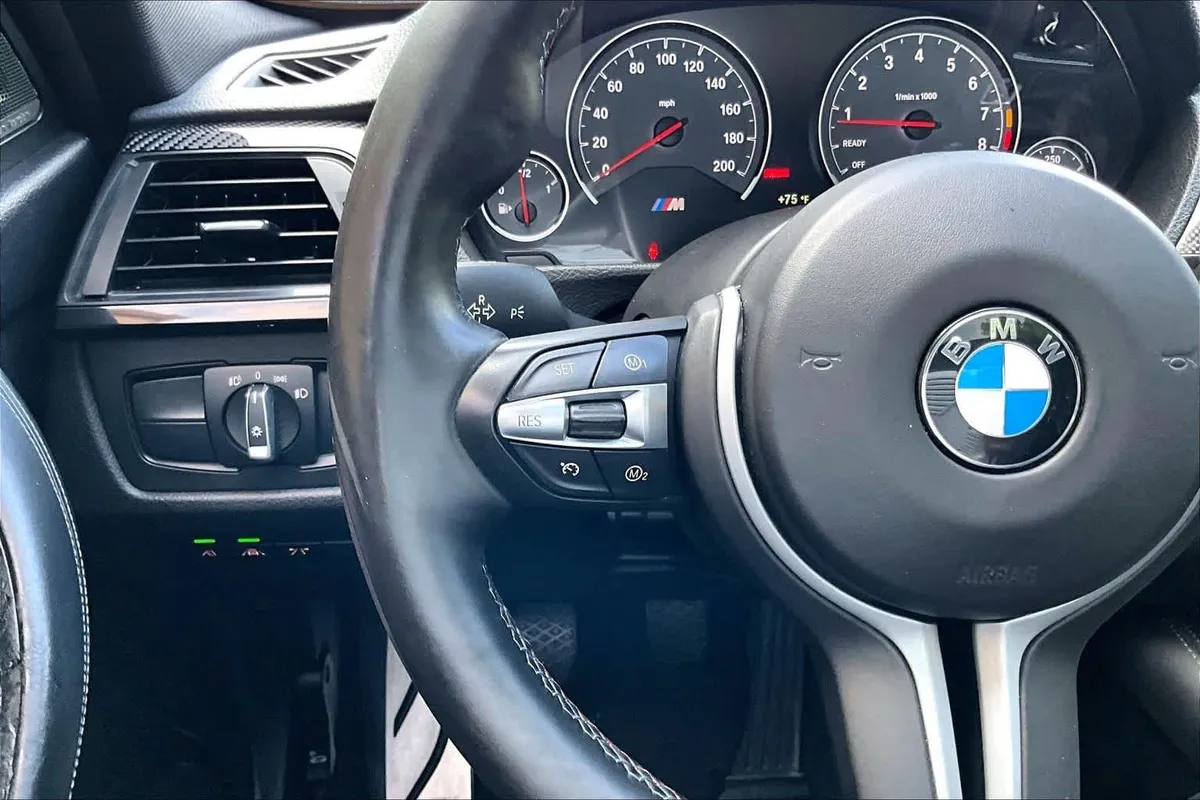 2015 BMW M3 Sedan thumbnail 24
