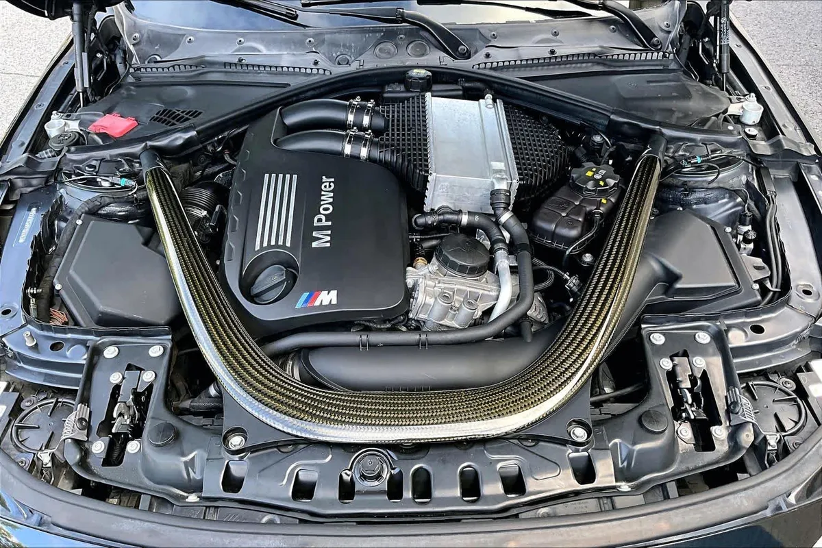 2015 BMW M3 Sedan thumbnail 32