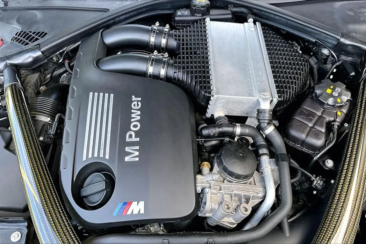 2015 BMW M3 Sedan thumbnail 33