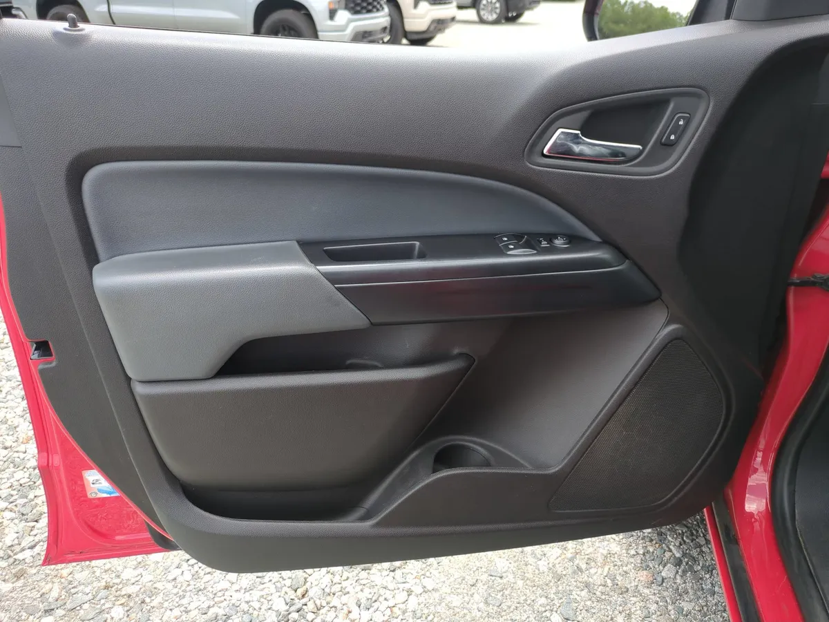2015 Chevrolet Colorado 2WD Z71 thumbnail 13