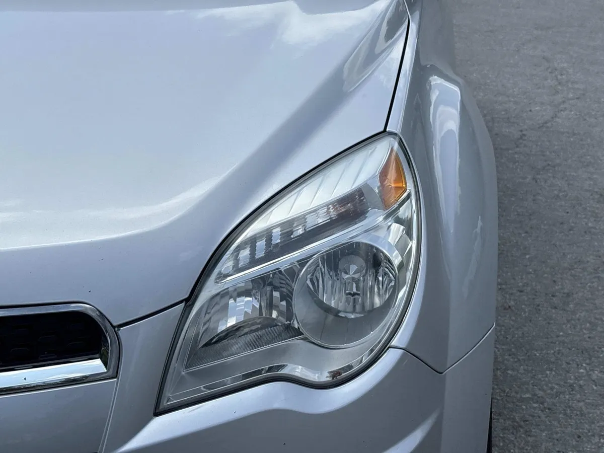 2015 Chevrolet Equinox LT thumbnail 10