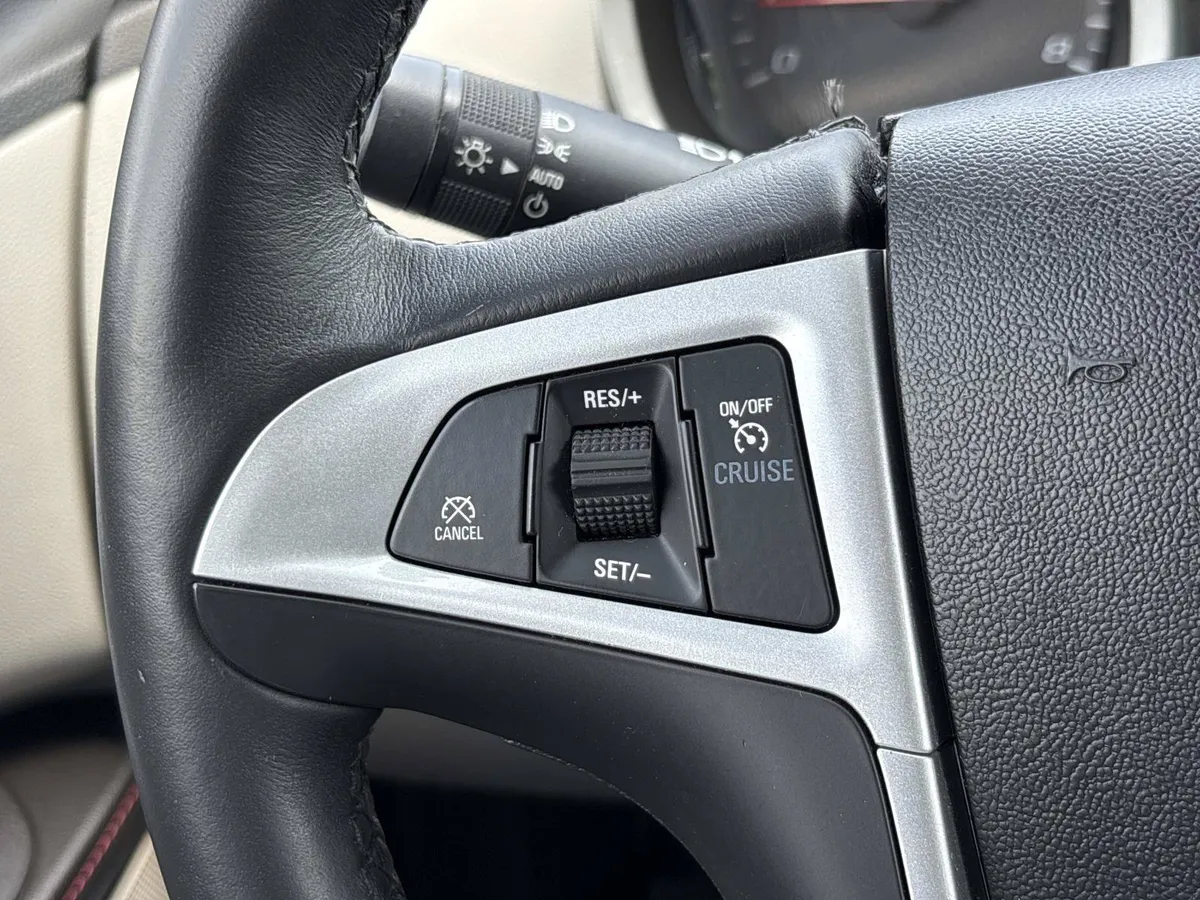 2015 Chevrolet Equinox LT thumbnail 16