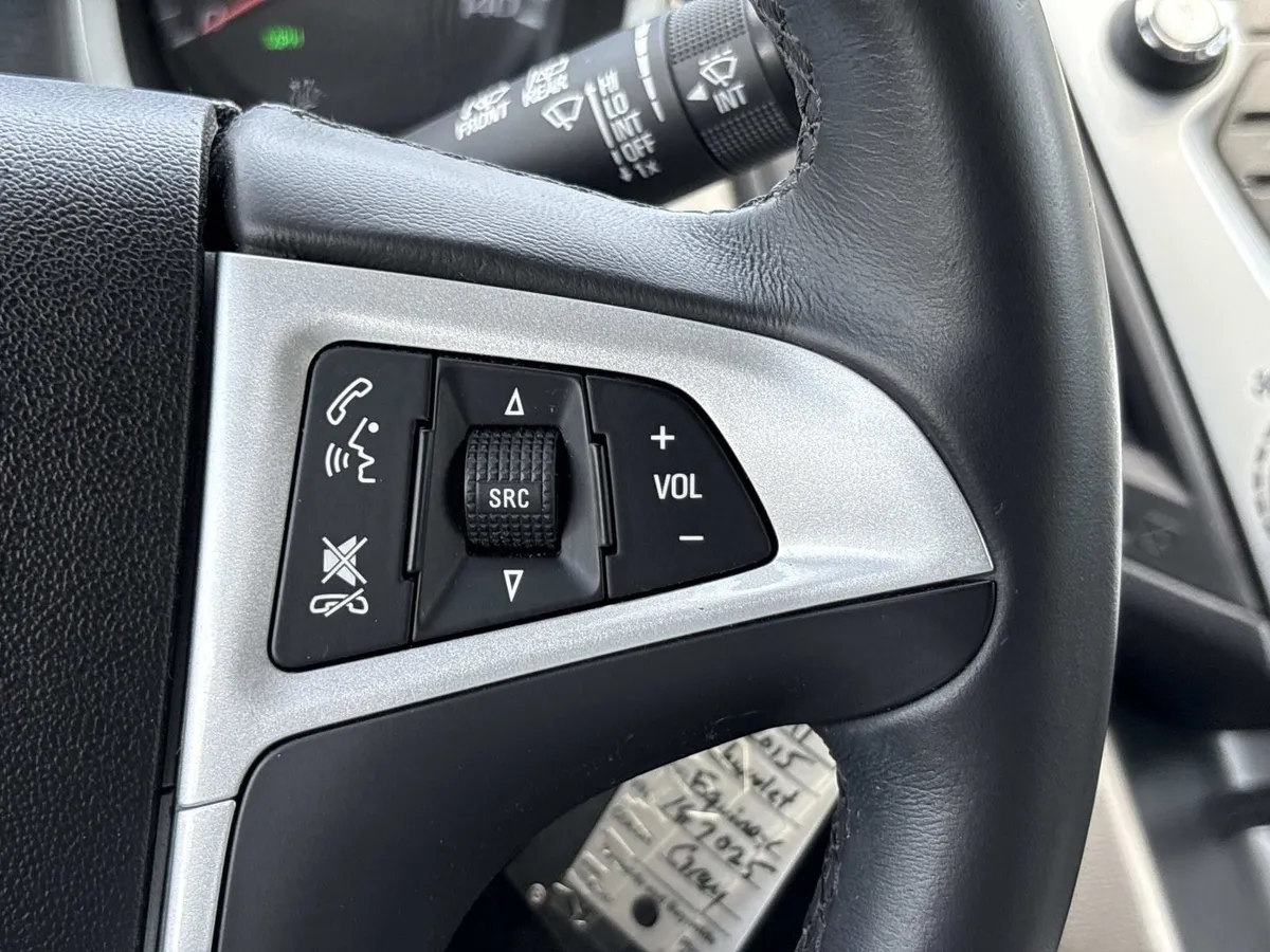 2015 Chevrolet Equinox LT thumbnail 17
