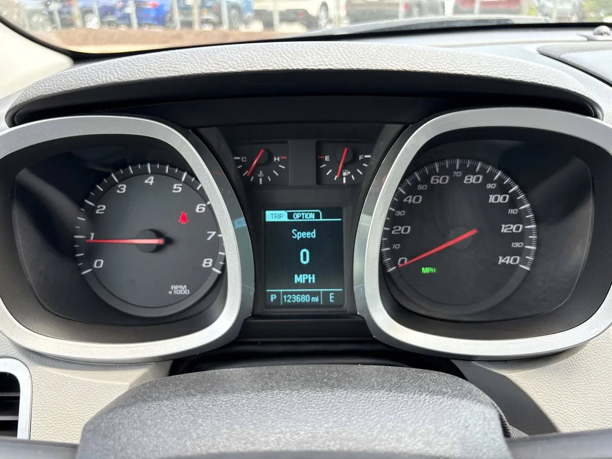 2015 Chevrolet Equinox LT thumbnail 18