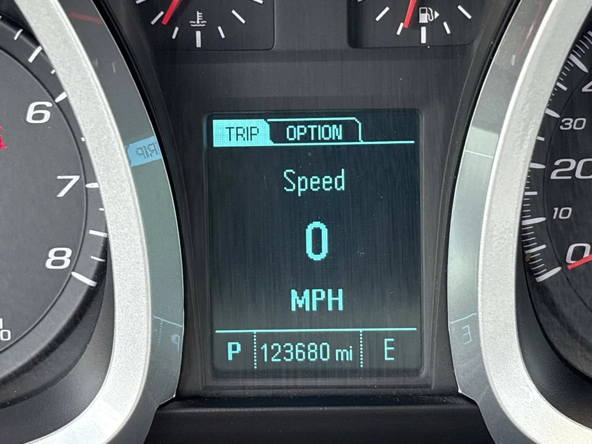 2015 Chevrolet Equinox LT thumbnail 19