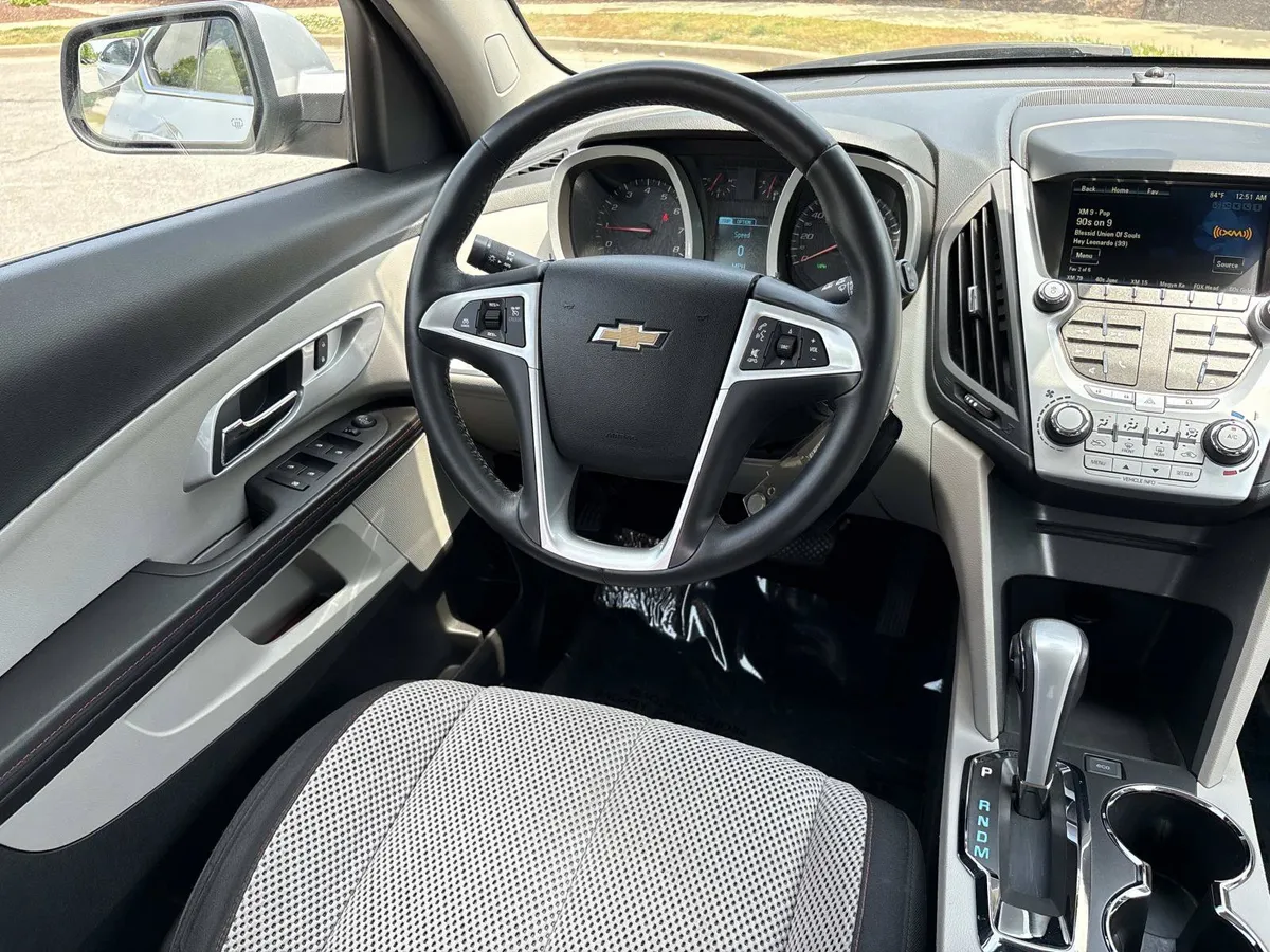 2015 Chevrolet Equinox LT thumbnail 25