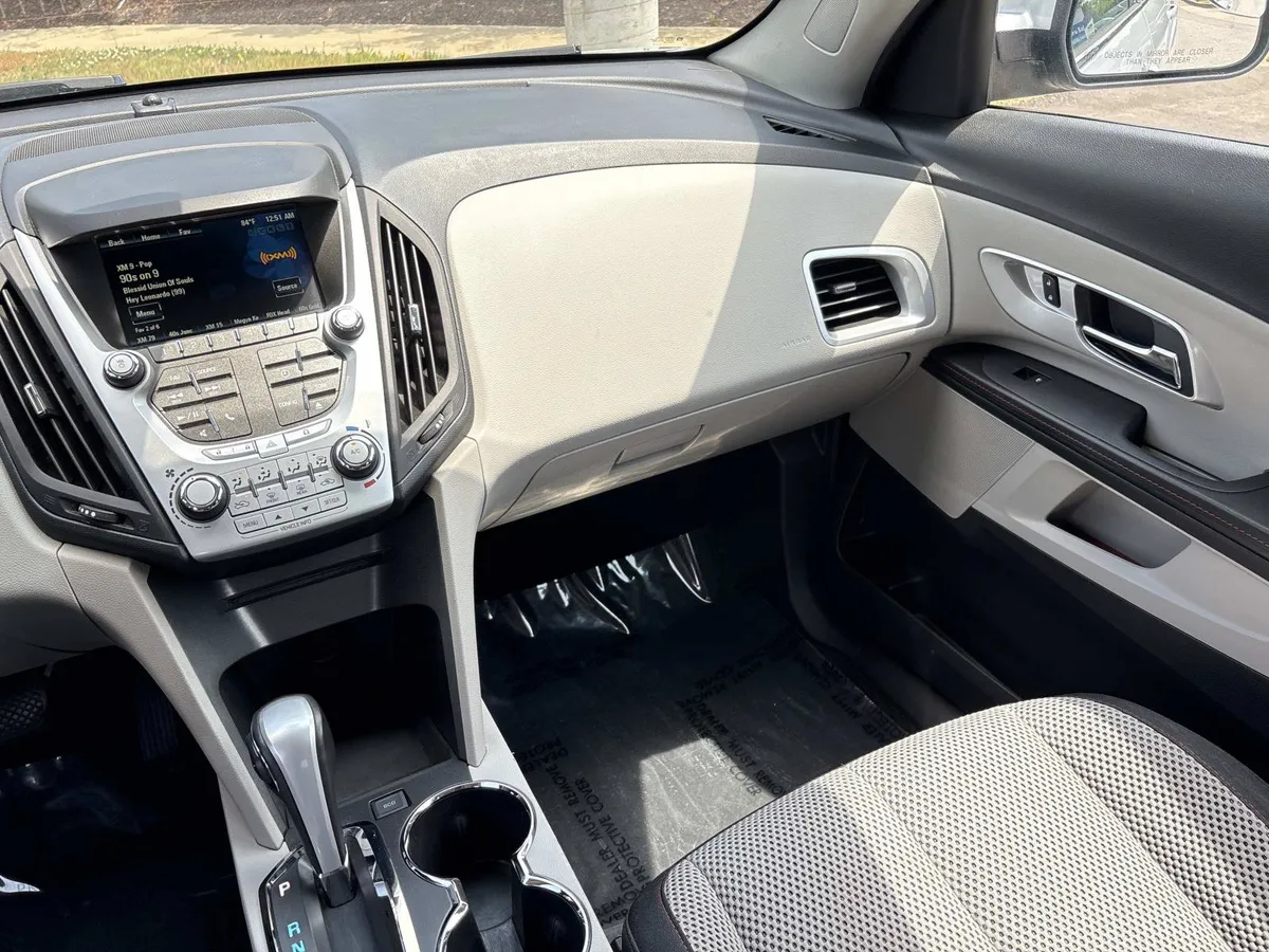 2015 Chevrolet Equinox LT thumbnail 26