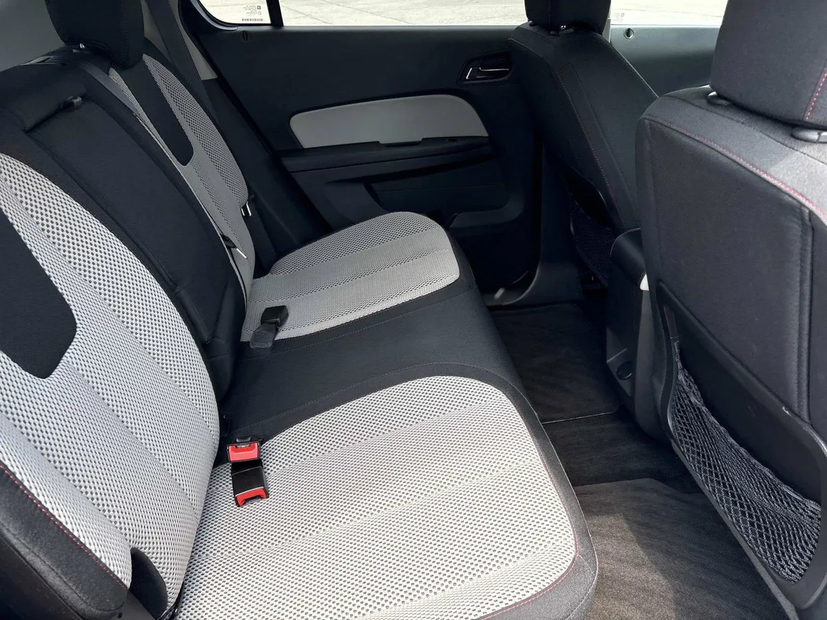 2015 Chevrolet Equinox LT thumbnail 31