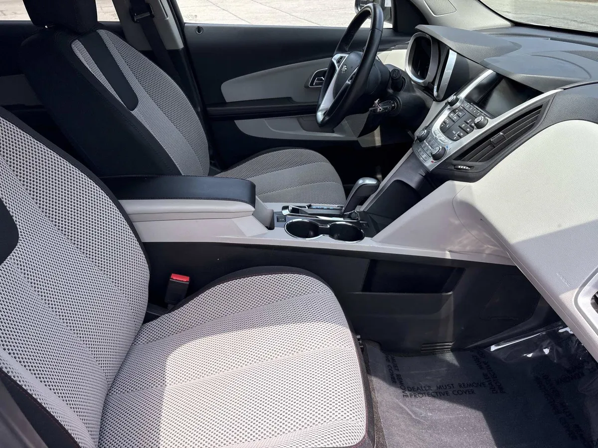 2015 Chevrolet Equinox LT thumbnail 32