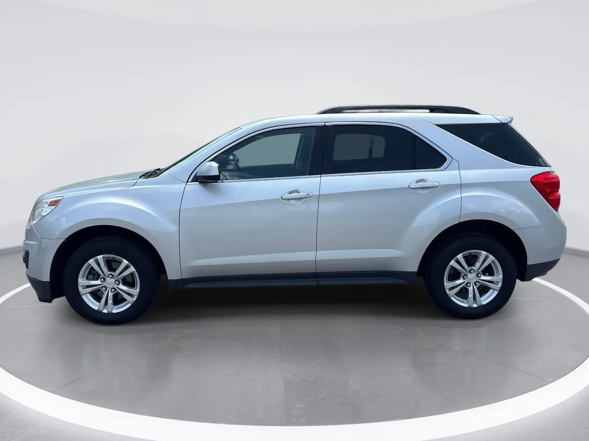 2015 Chevrolet Equinox LT thumbnail 4