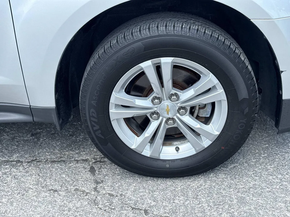 2015 Chevrolet Equinox LT thumbnail 9
