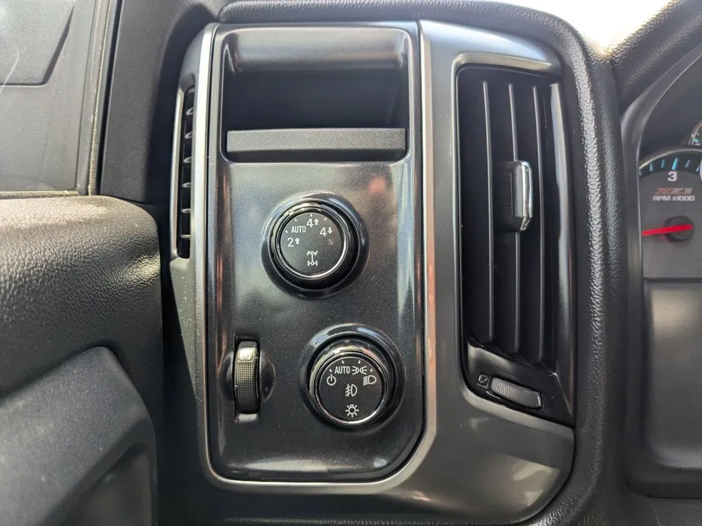 2015 Chevrolet Silverado 1500 LT thumbnail 19
