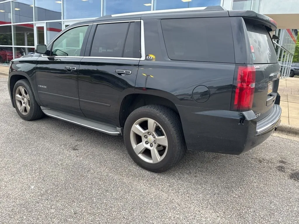 2015 Chevrolet Tahoe LTZ thumbnail 2