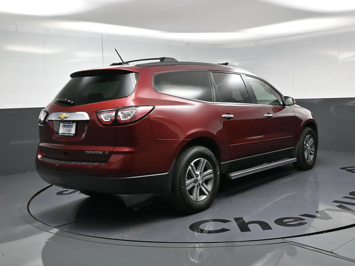 2015 Chevrolet Traverse LT thumbnail 16