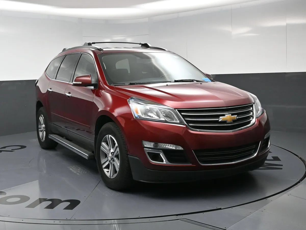 2015 Chevrolet Traverse LT thumbnail 2
