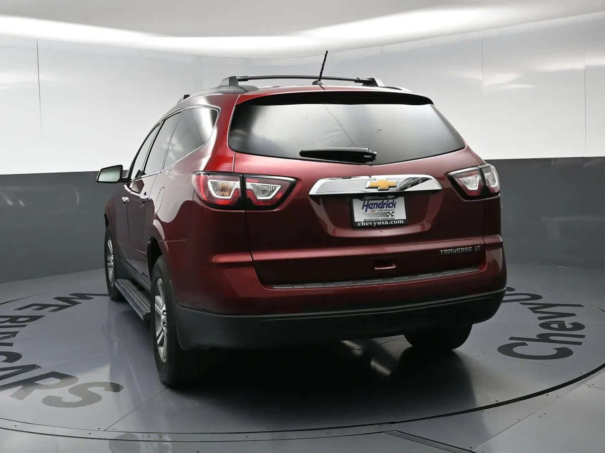 2015 Chevrolet Traverse LT thumbnail 7