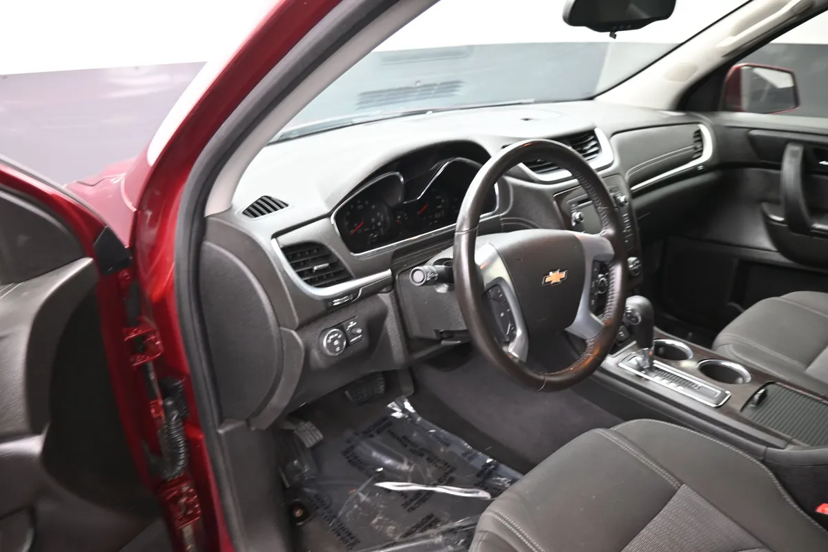 2015 Chevrolet Traverse LT thumbnail 11