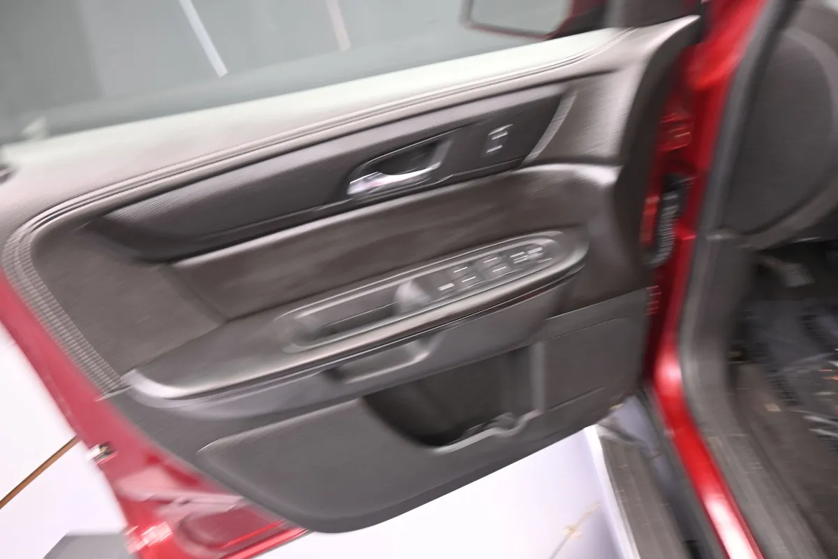 2015 Chevrolet Traverse LT thumbnail 12
