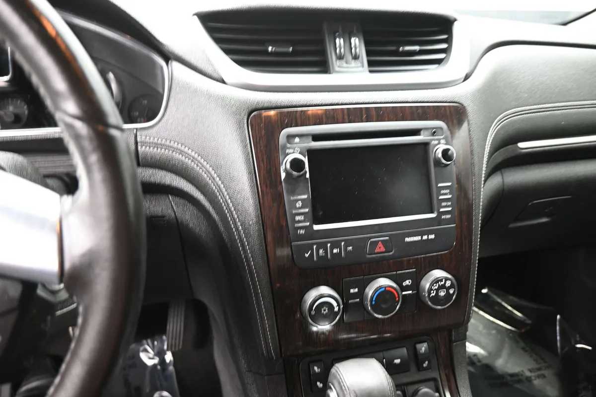 2015 Chevrolet Traverse LT thumbnail 14