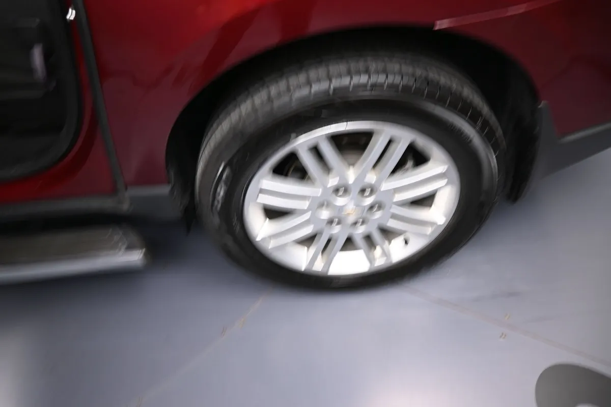 2015 Chevrolet Traverse LT thumbnail 17
