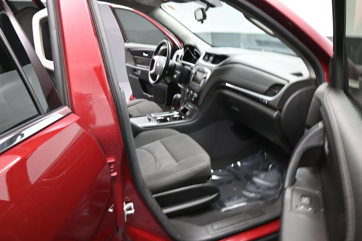 2015 Chevrolet Traverse LT thumbnail 19