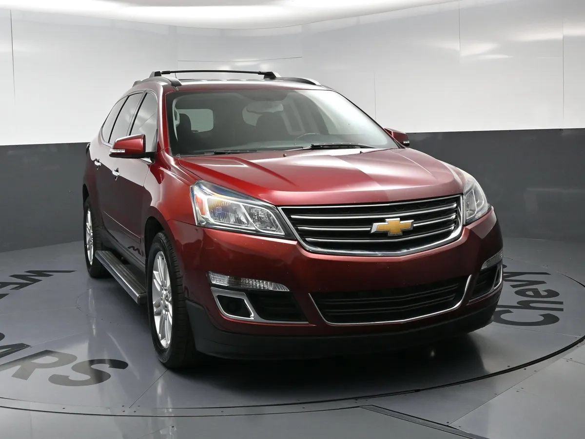 2015 Chevrolet Traverse LT thumbnail 2