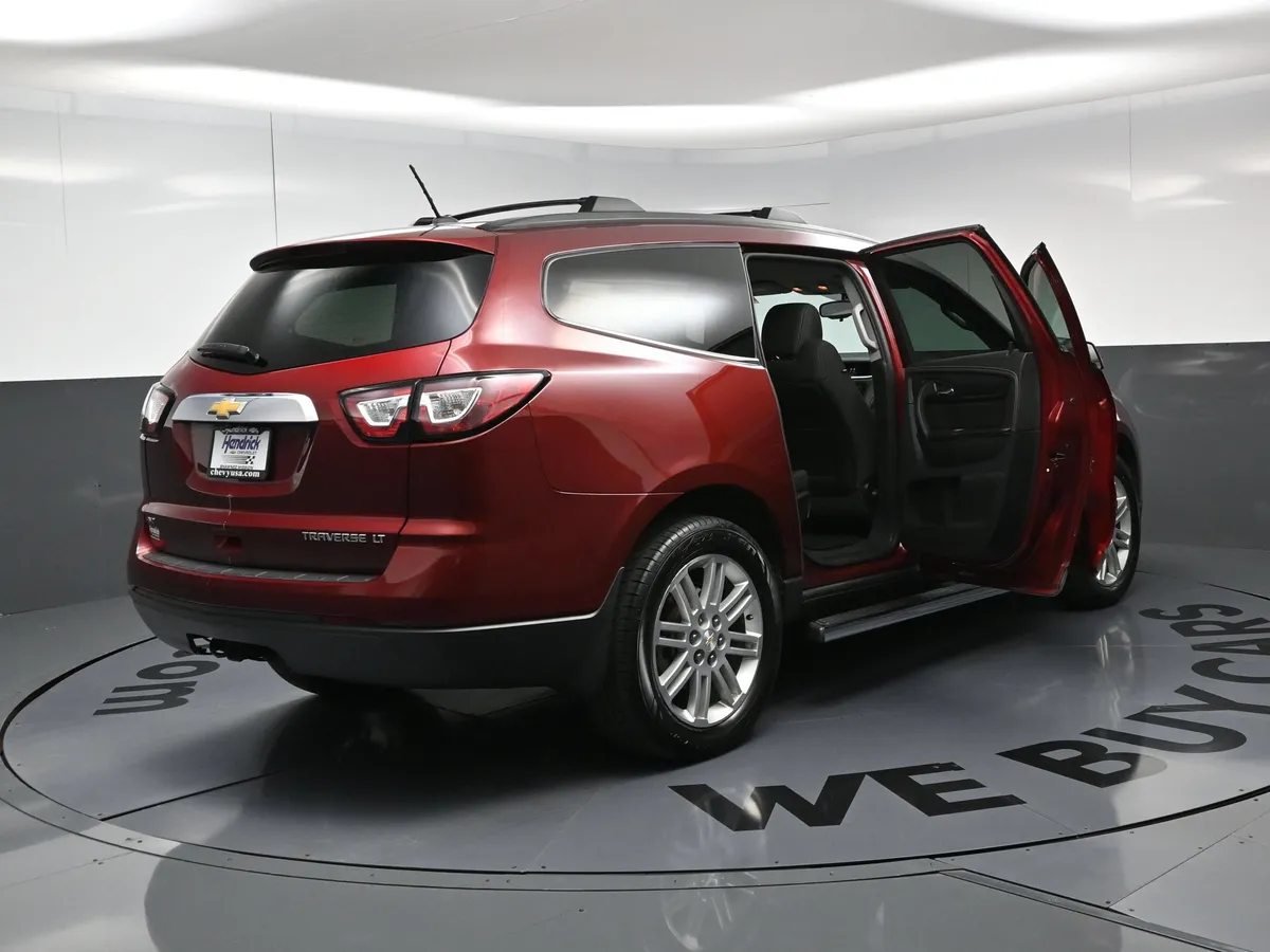 2015 Chevrolet Traverse LT thumbnail 25