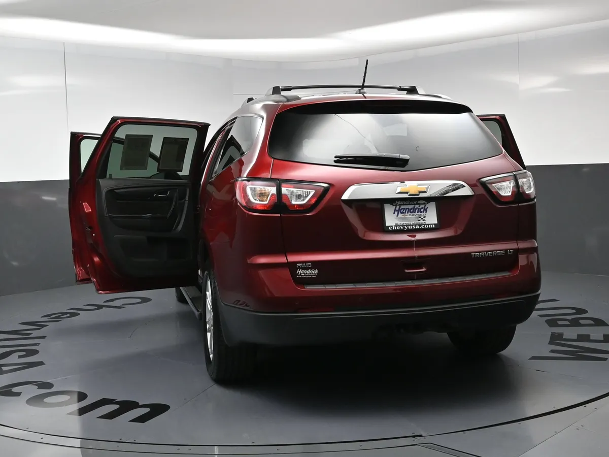 2015 Chevrolet Traverse LT thumbnail 26