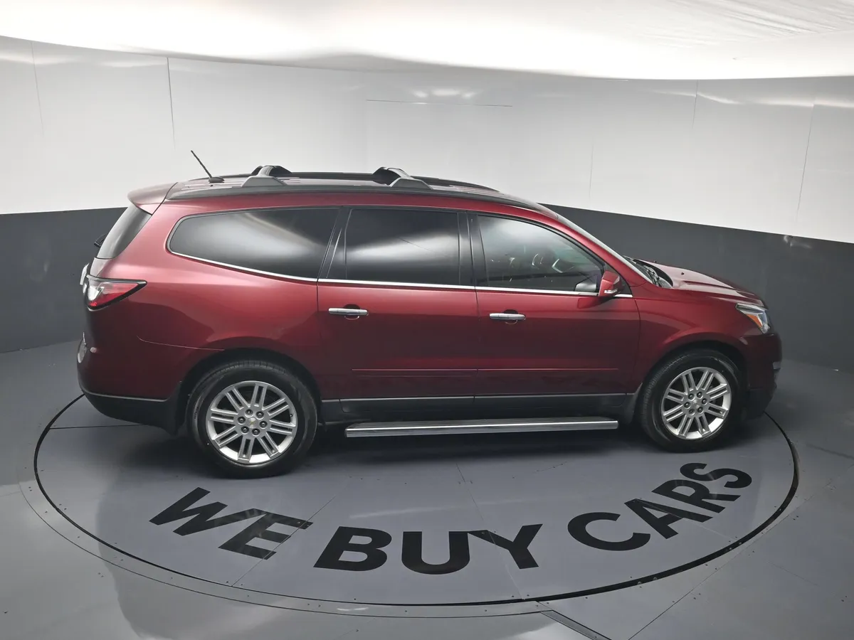 2015 Chevrolet Traverse LT thumbnail 32