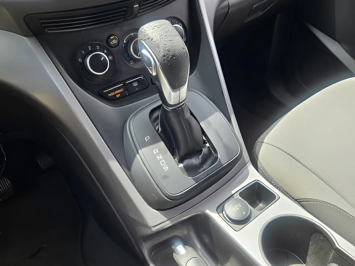 2015 Ford Escape SE thumbnail 16